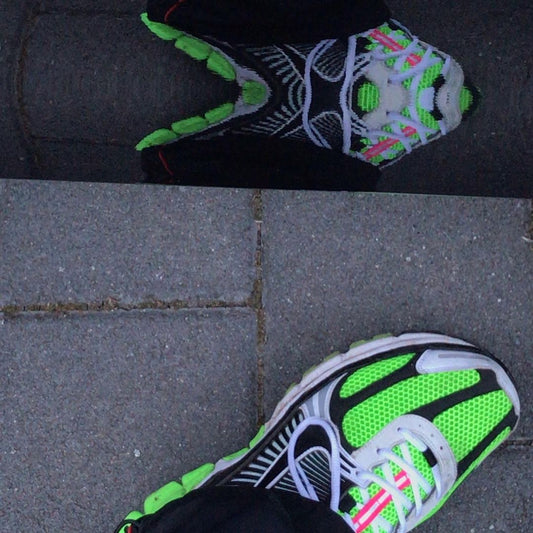 NIKE Air Zoom Vomero 5