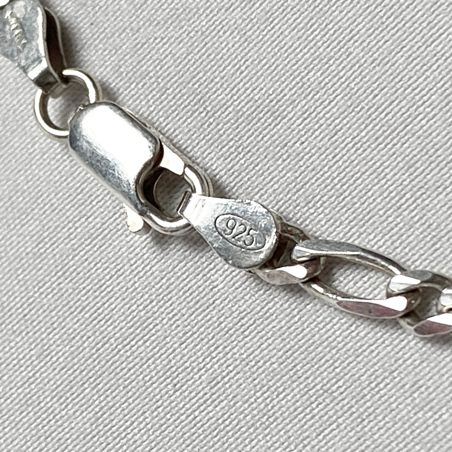 Vintage GUCCI Pendant & 925 Sterling Silver Figaro Chain