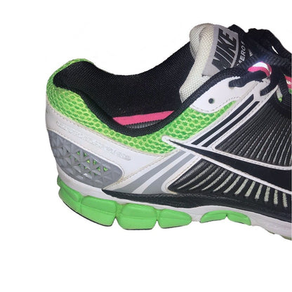 NIKE Air Zoom Vomero 5